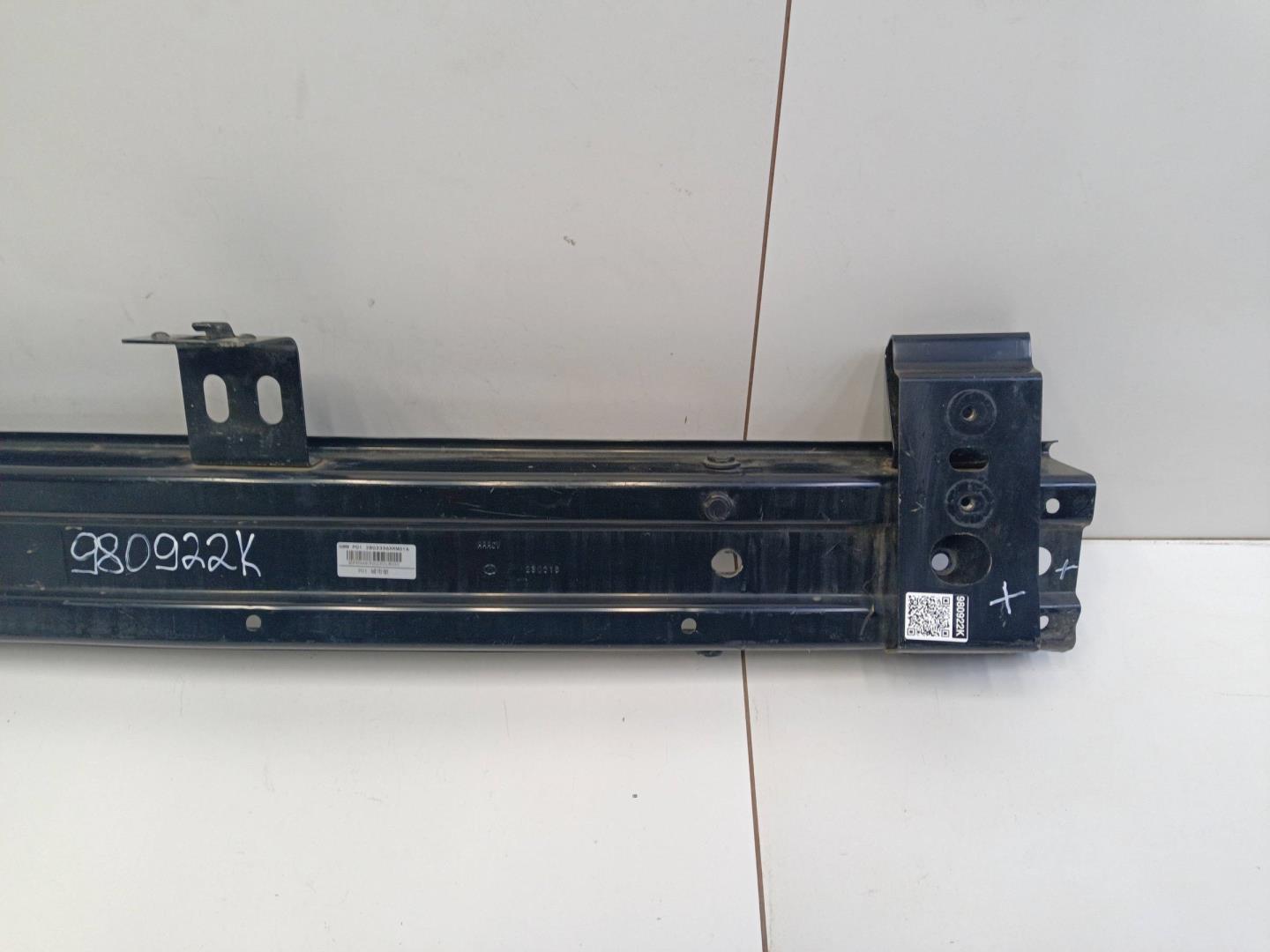 Усилитель переднего бампера