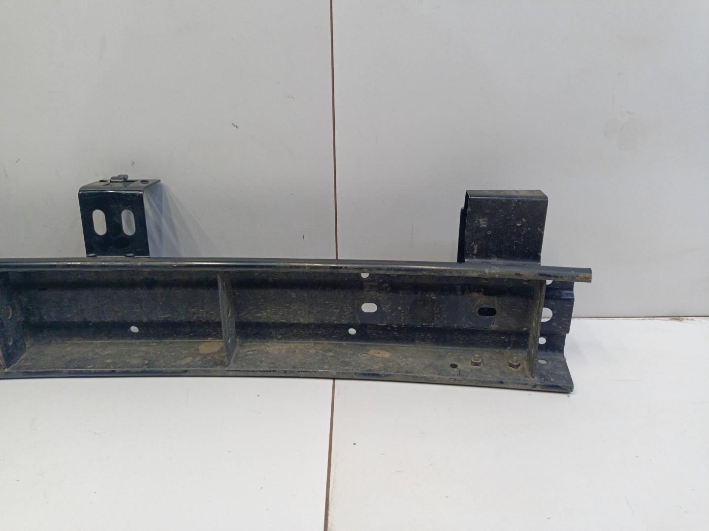 Усилитель переднего бампера