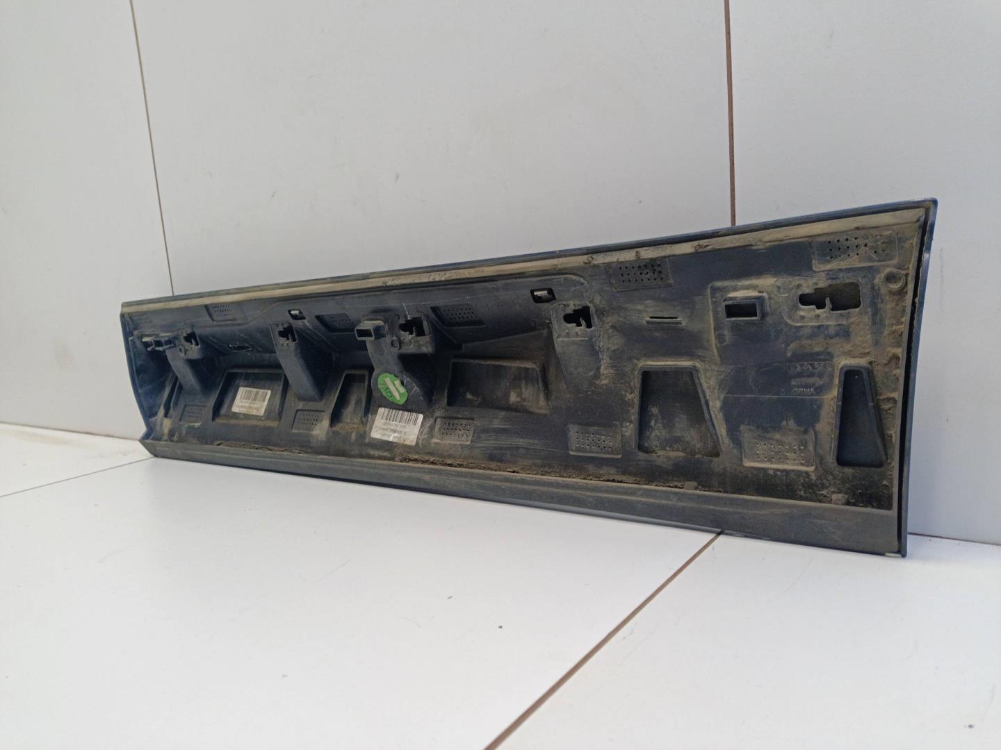 Накладка двери задней правой