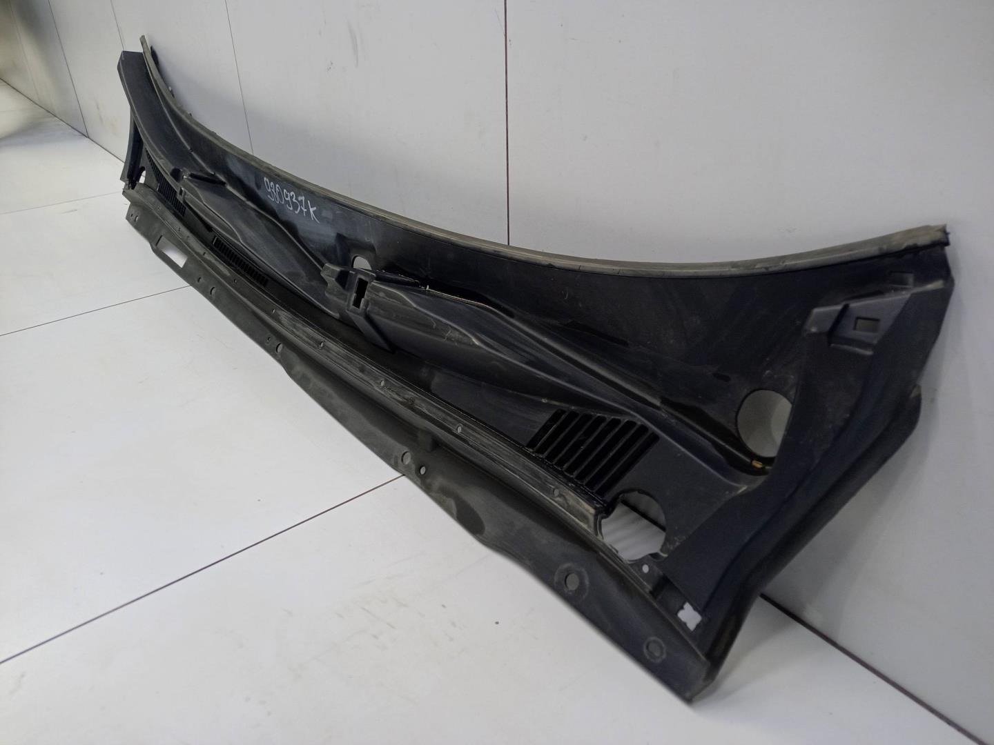 Решетка стеклоочистителей (Жабо)