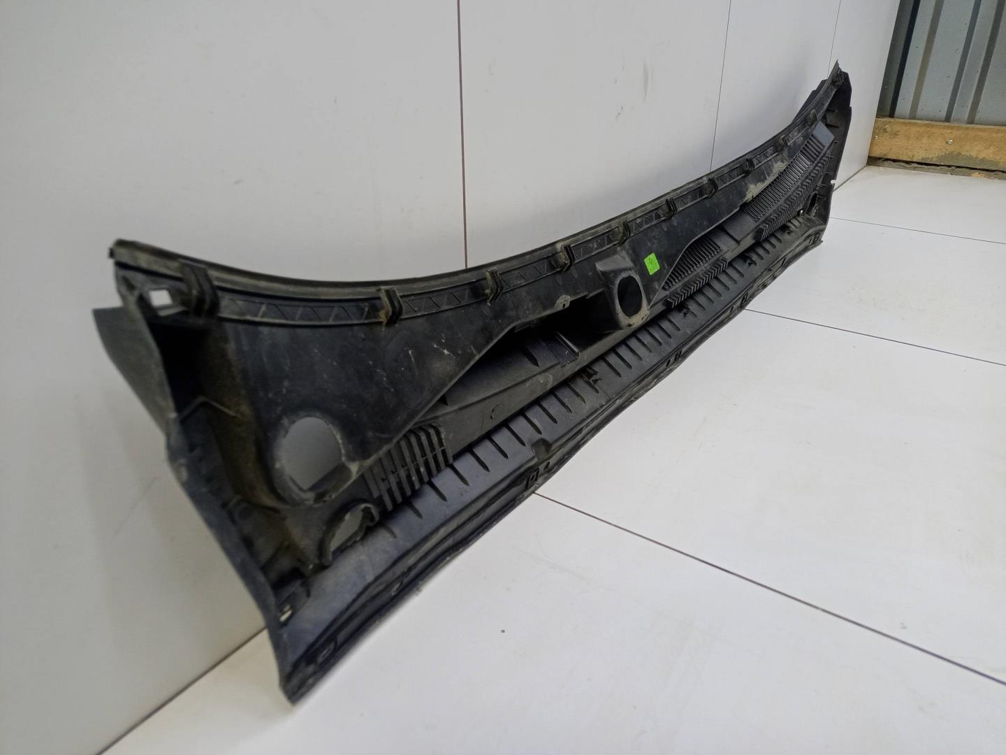 Решетка стеклоочистителей (Жабо)