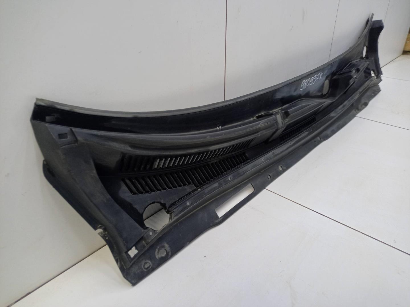 Решетка стеклоочистителей (Жабо)