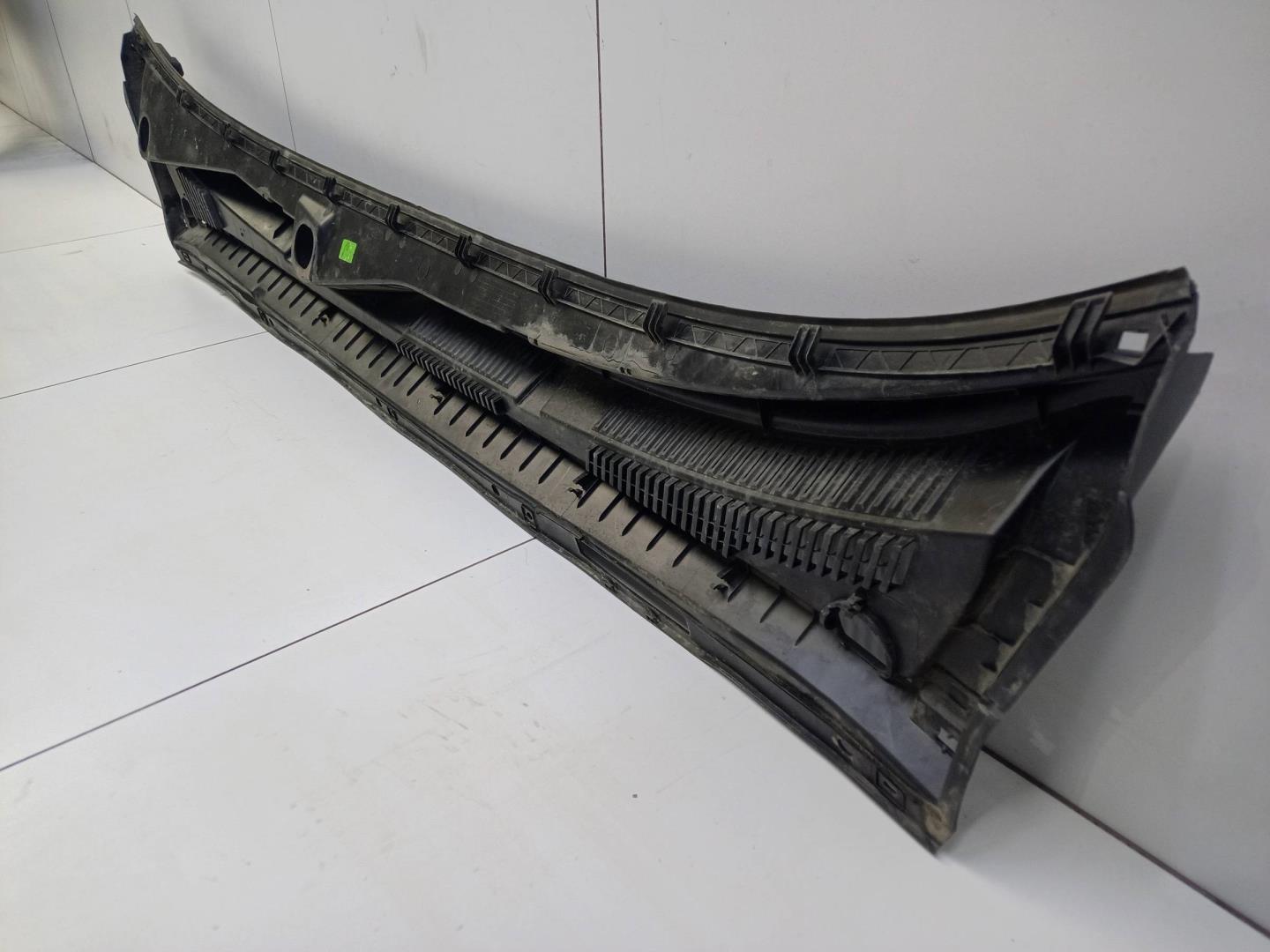 Решетка стеклоочистителей (Жабо)