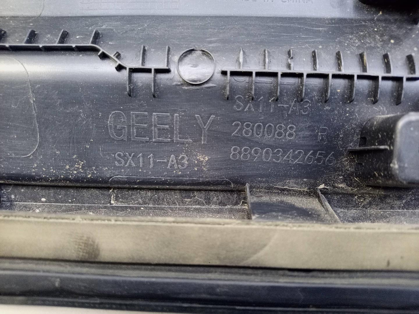 Накладка двери передней правой