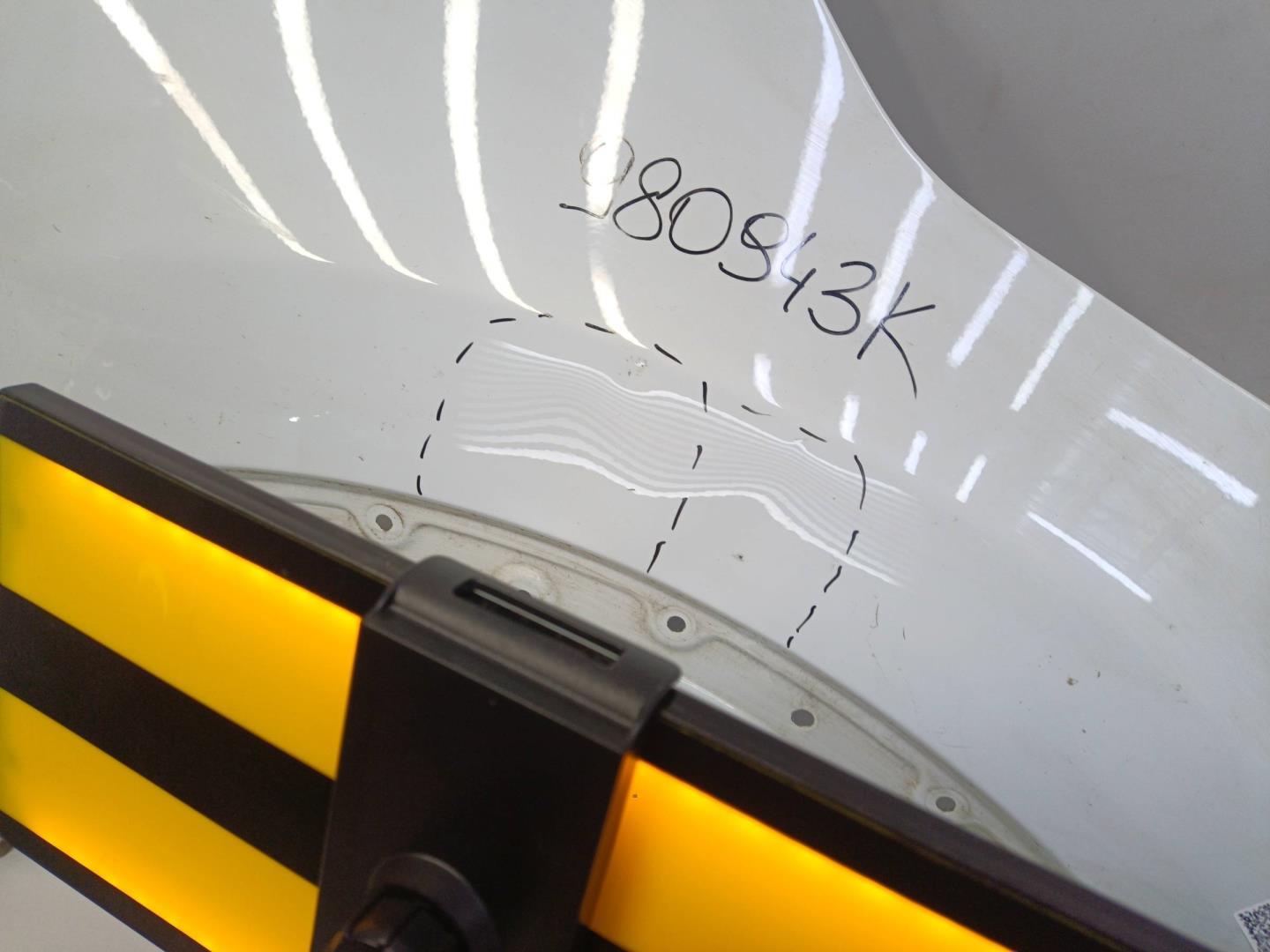 Крыло переднее правое