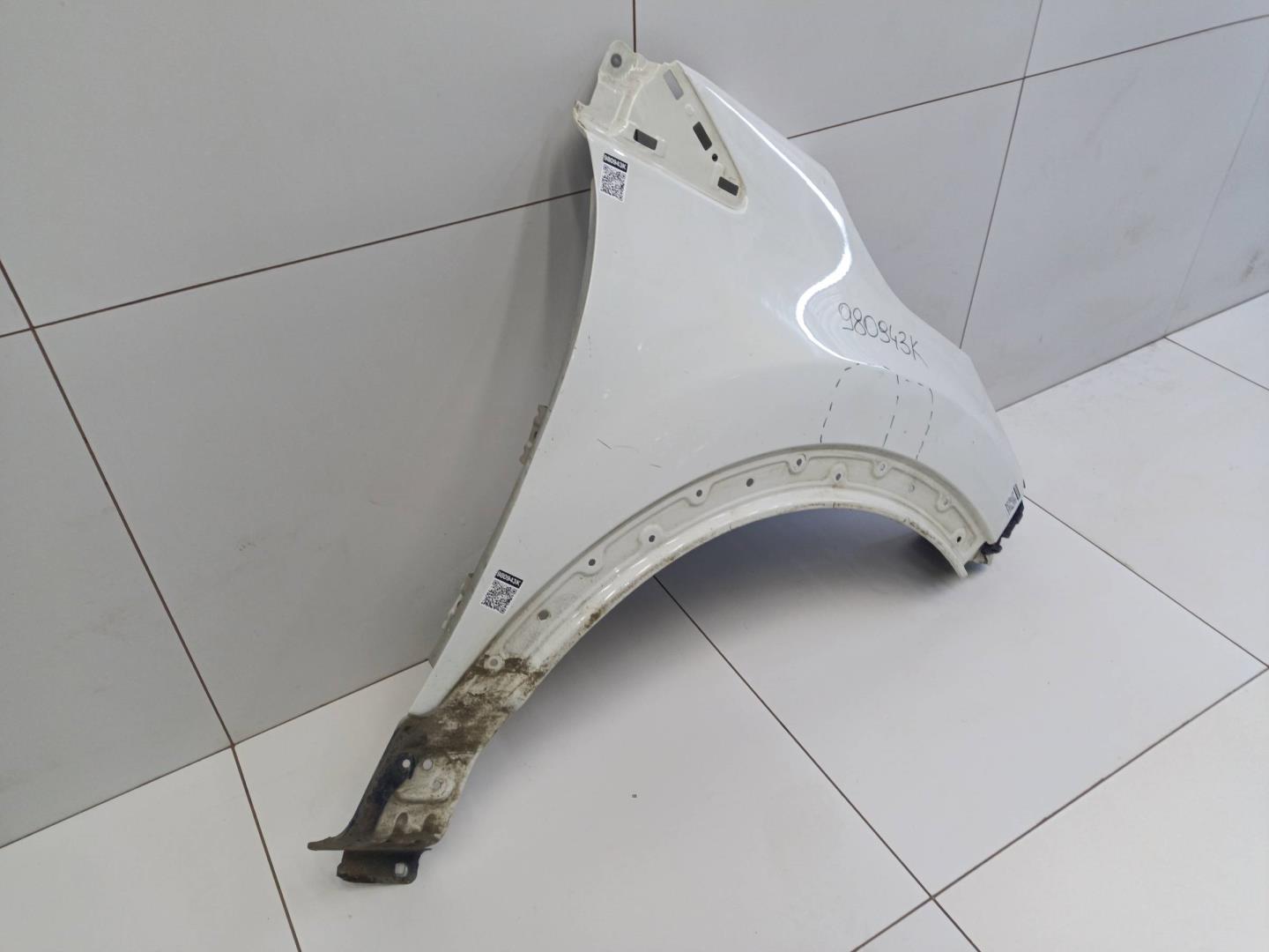 Крыло переднее правое