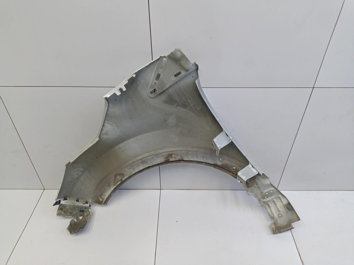 Крыло переднее правое