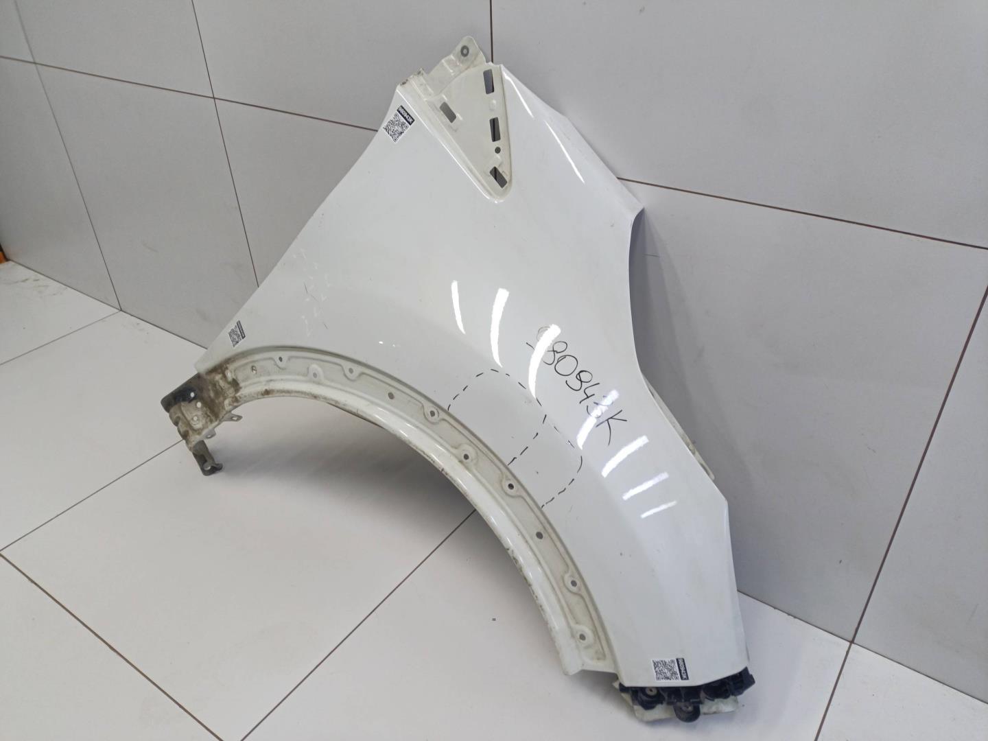 Крыло переднее правое