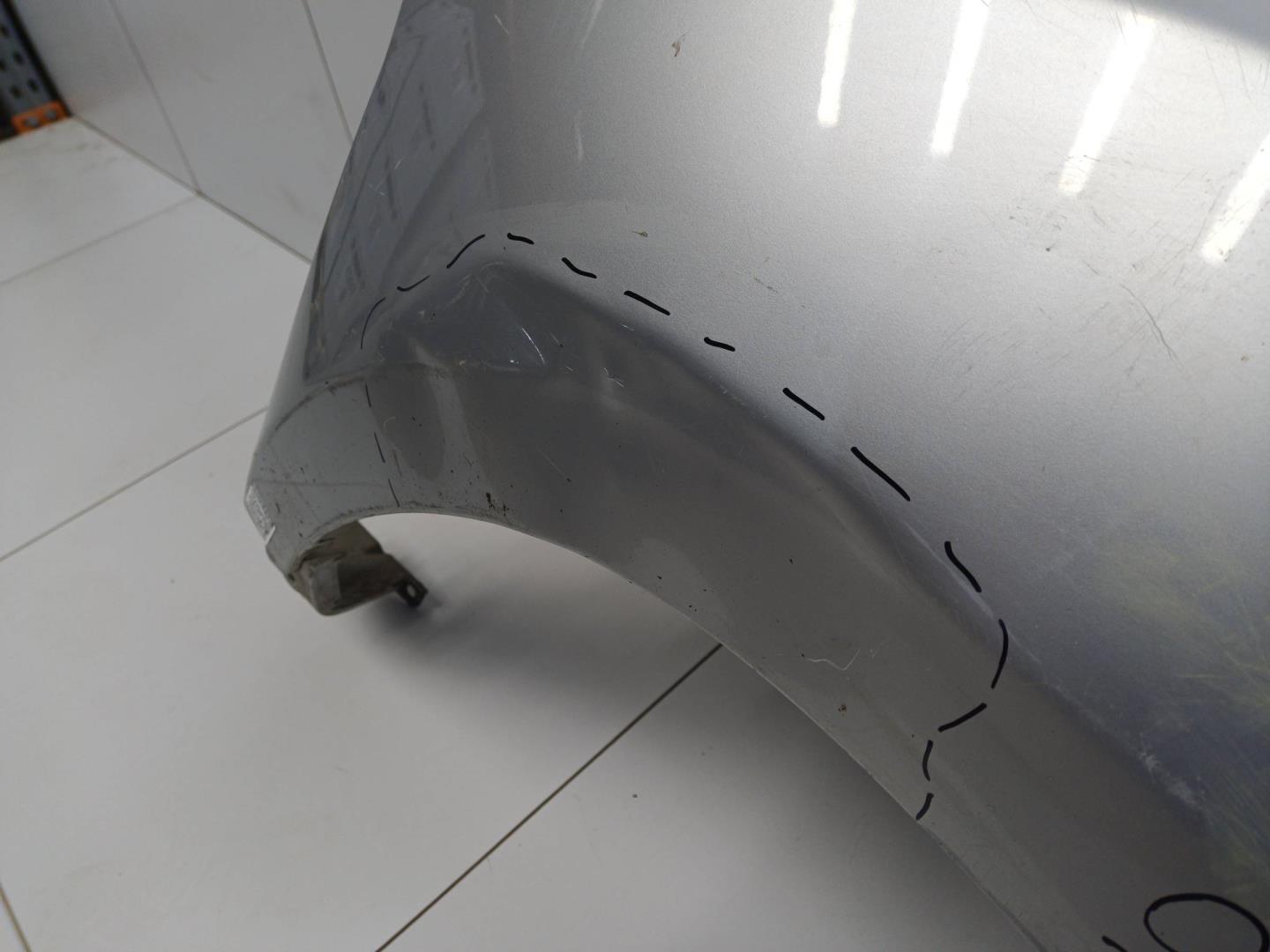 Крыло переднее правое