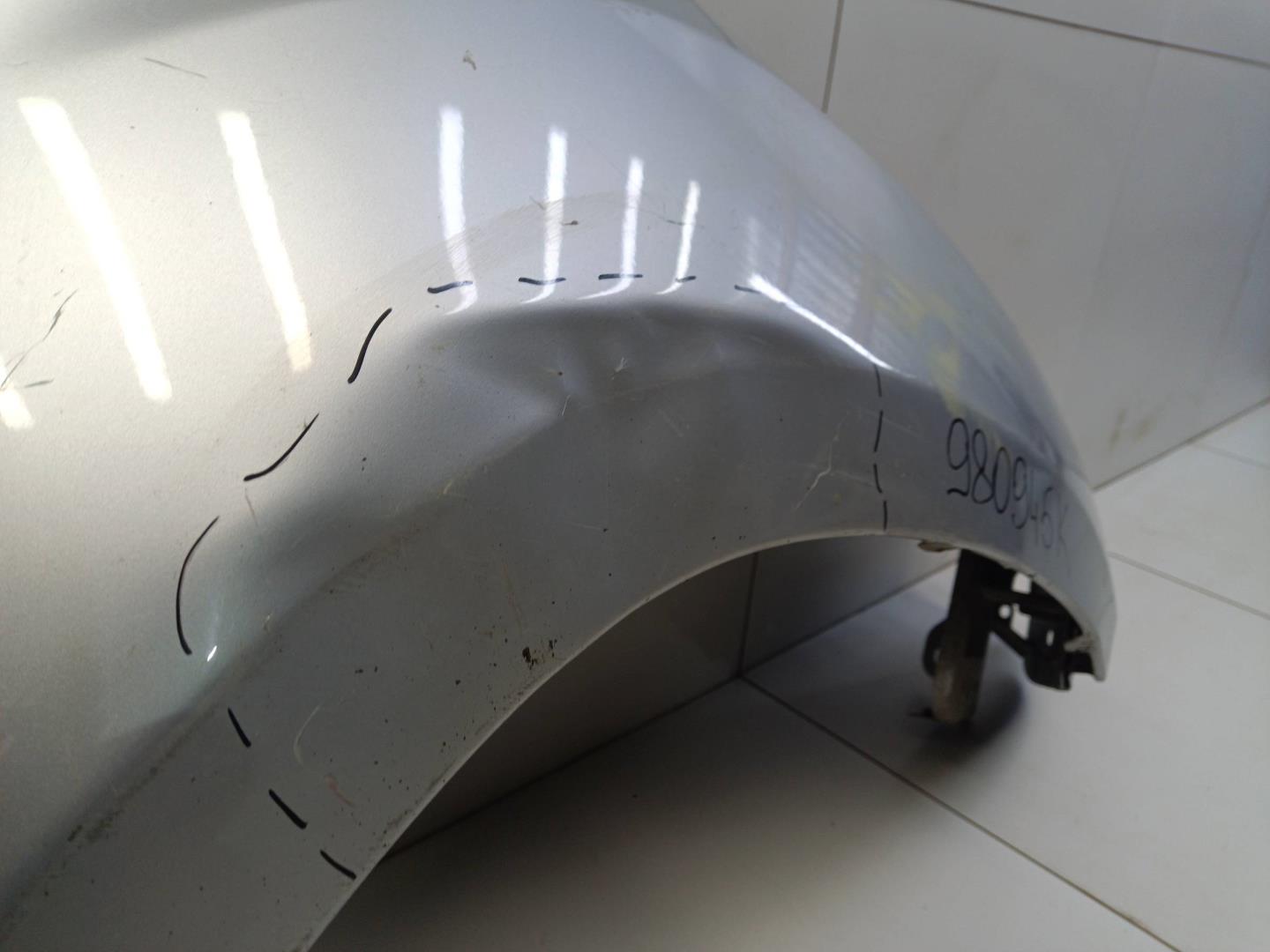 Крыло переднее правое