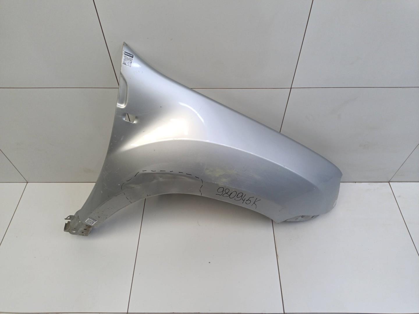 Крыло переднее правое