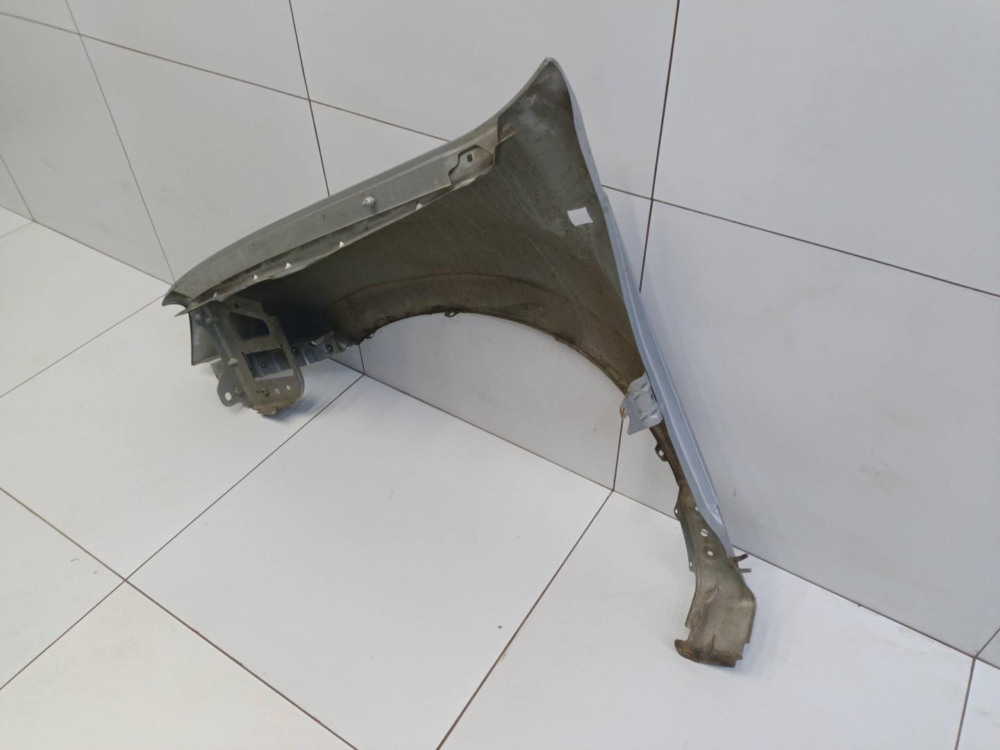 Крыло переднее правое