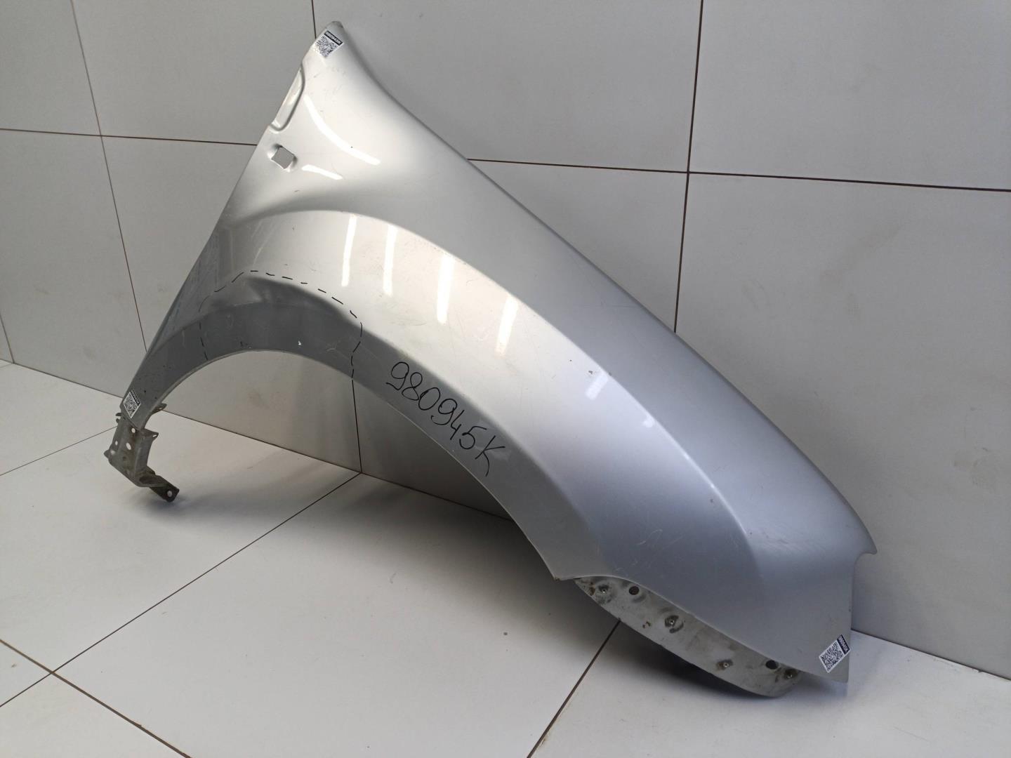 Крыло переднее правое