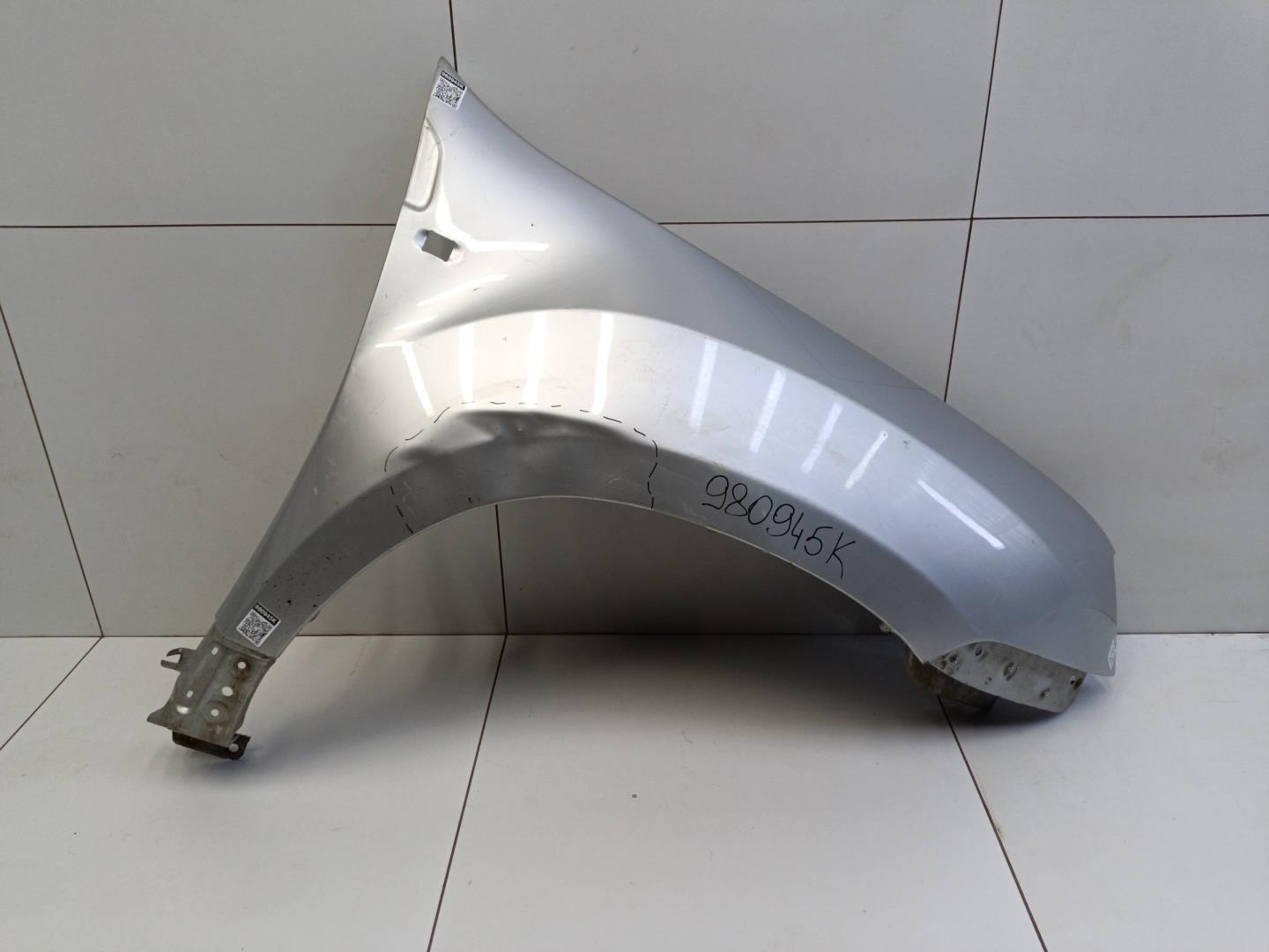 Крыло переднее правое