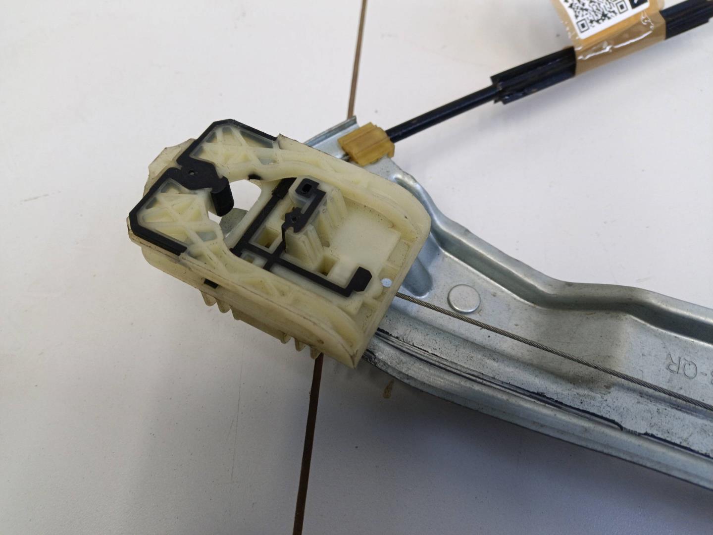 Стеклоподъемник электр. передний правый