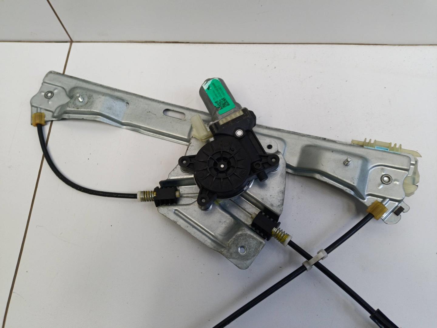 Стеклоподъемник электр. передний правый