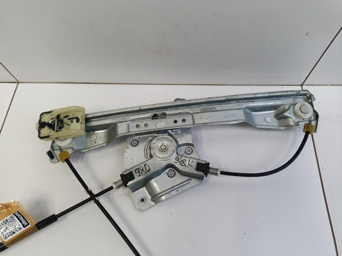 Стеклоподъемник электр. передний правый