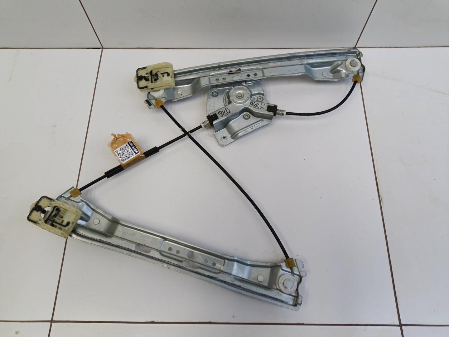 Стеклоподъемник электр. передний правый