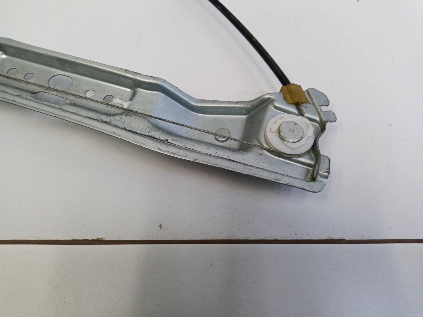 Стеклоподъемник электр. передний правый