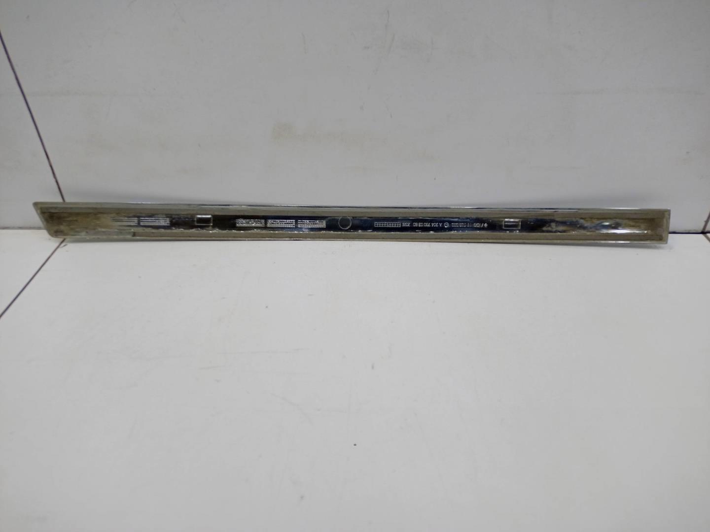 Накладка двери задней левой