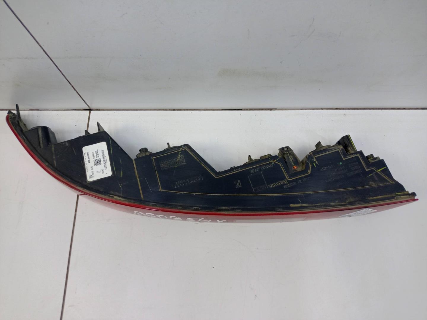 Фонарь задний в бампер левый