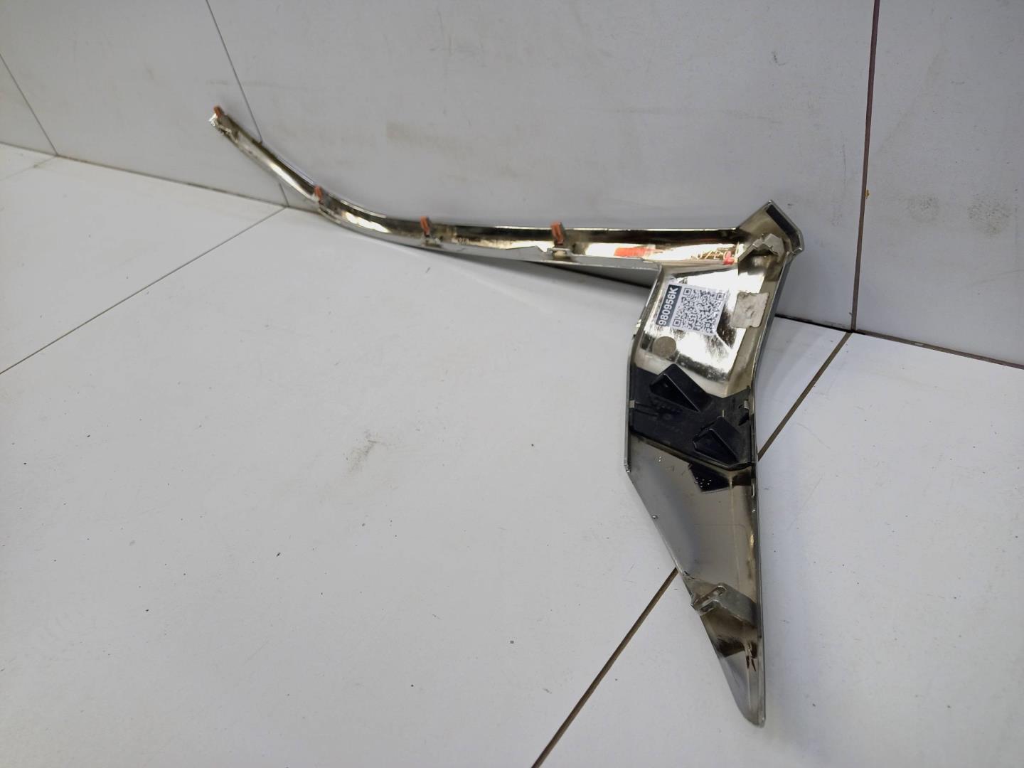 Молдинг фары левой