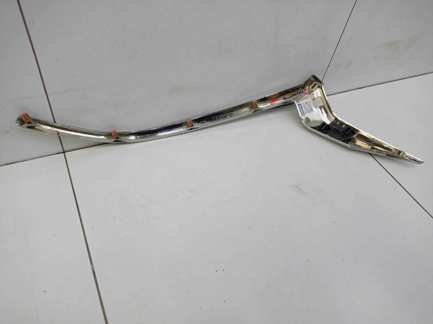 Молдинг фары левой