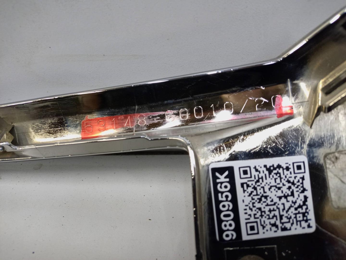 Молдинг фары левой