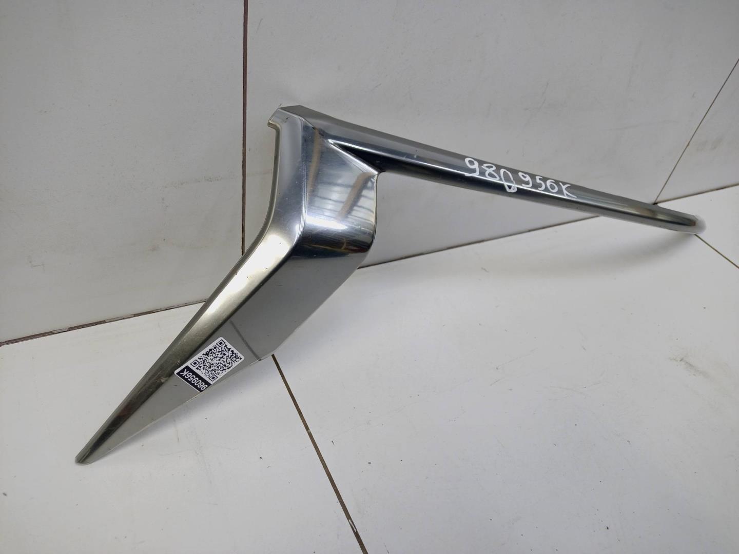 Молдинг фары левой