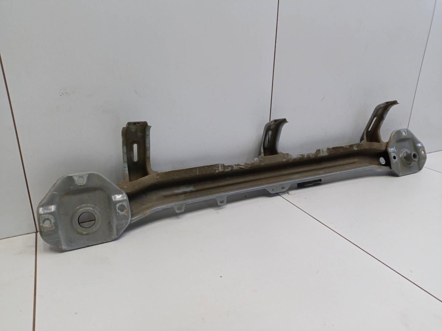 Усилитель заднего бампера