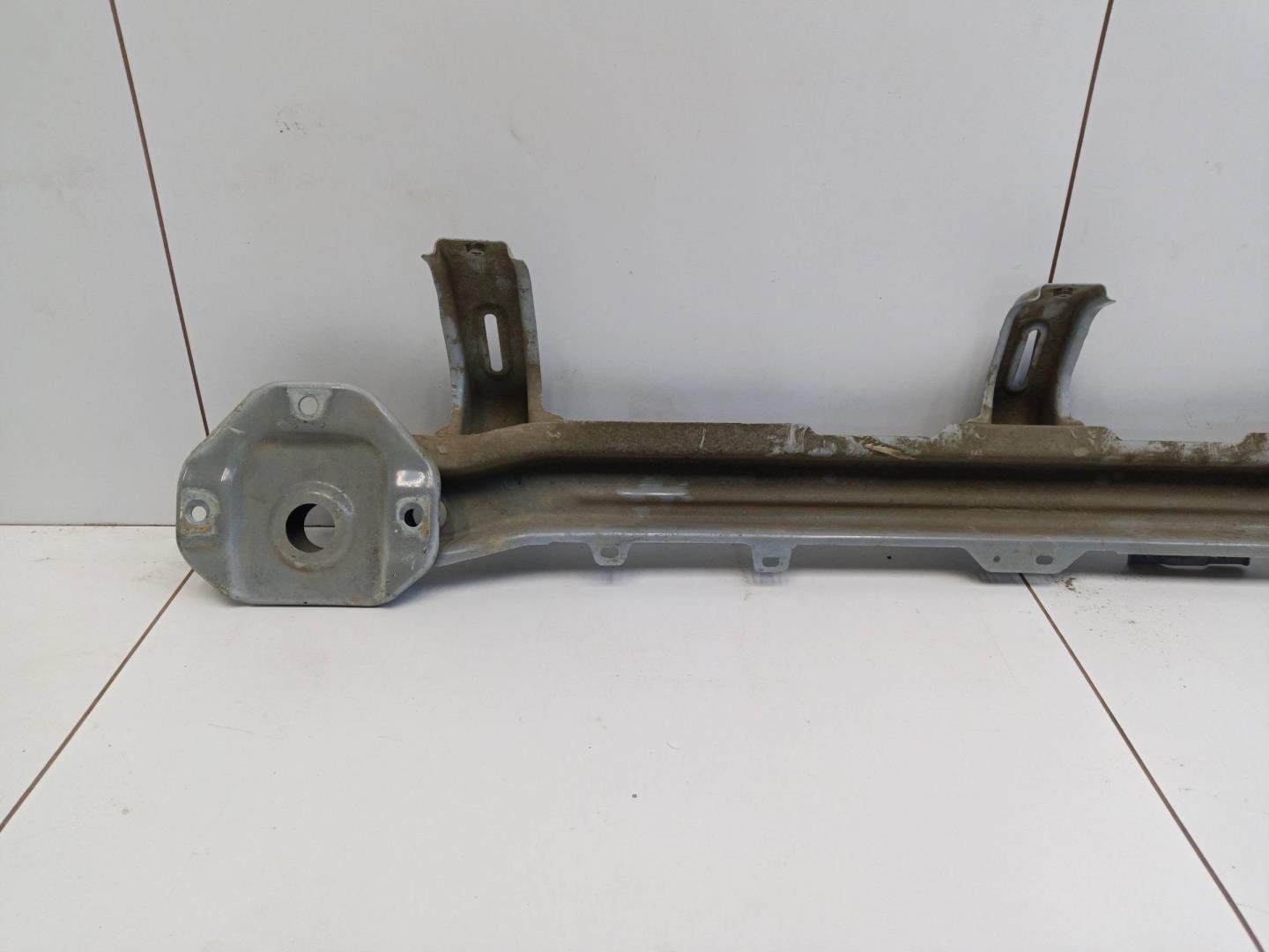 Усилитель заднего бампера