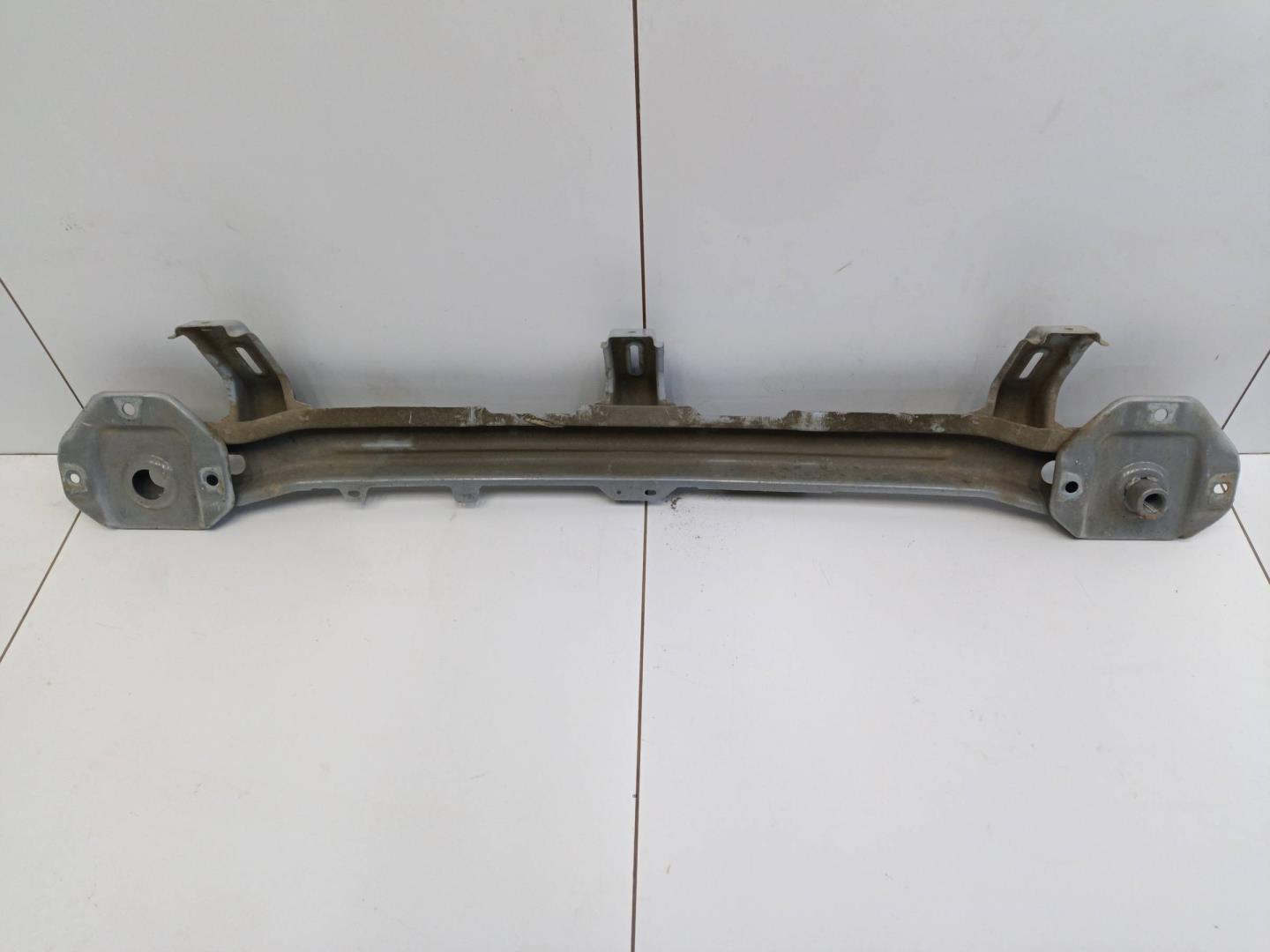 Усилитель заднего бампера