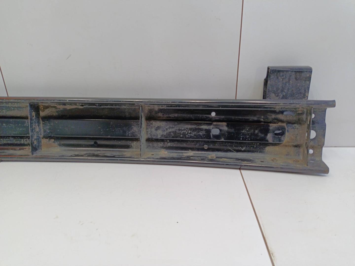 Усилитель переднего бампера