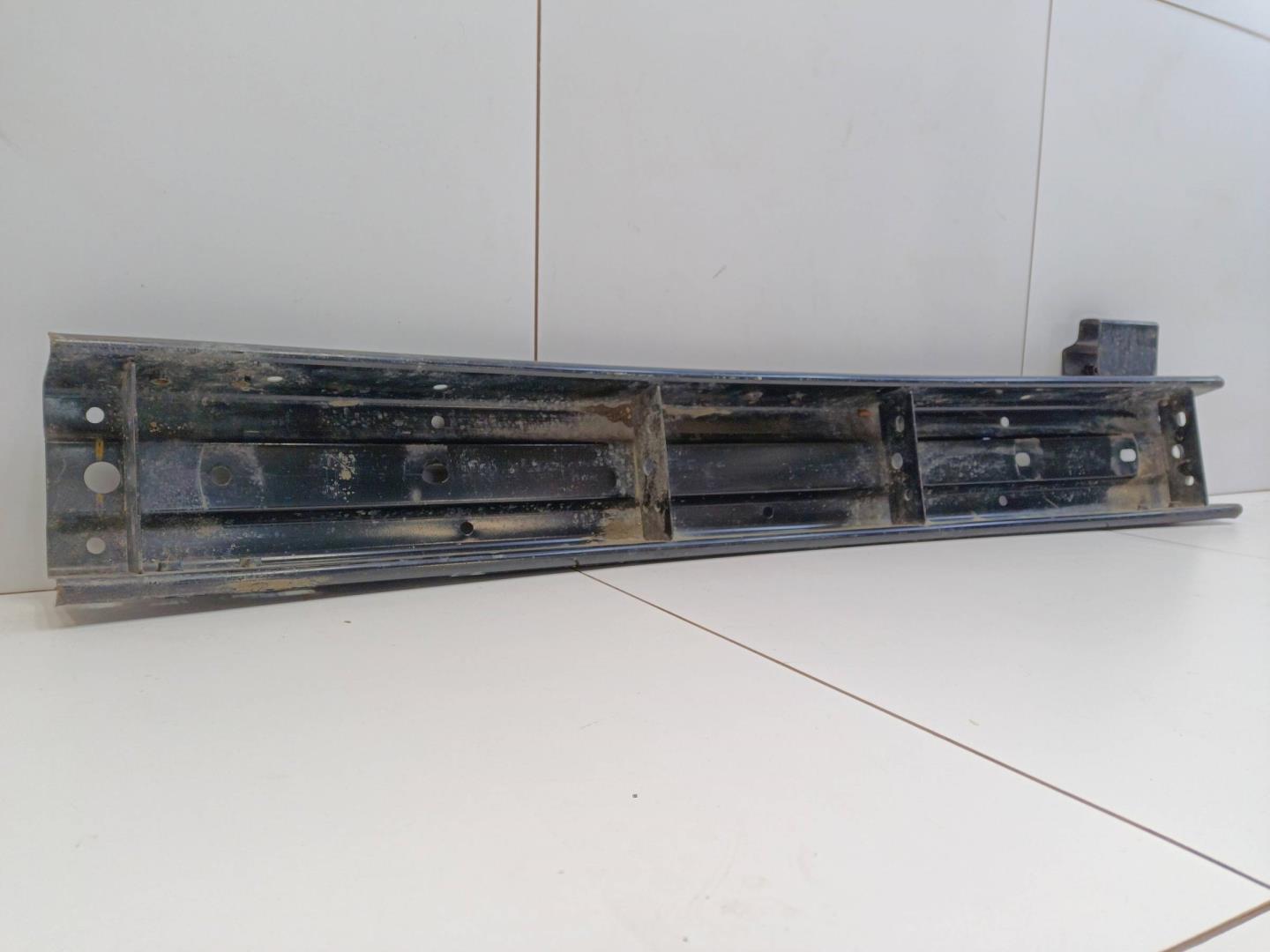 Усилитель переднего бампера