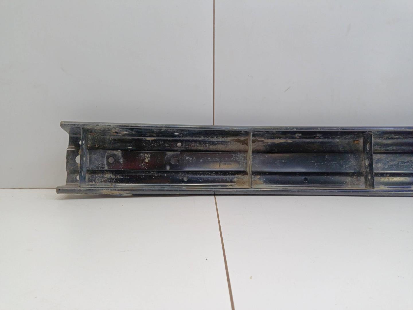 Усилитель переднего бампера