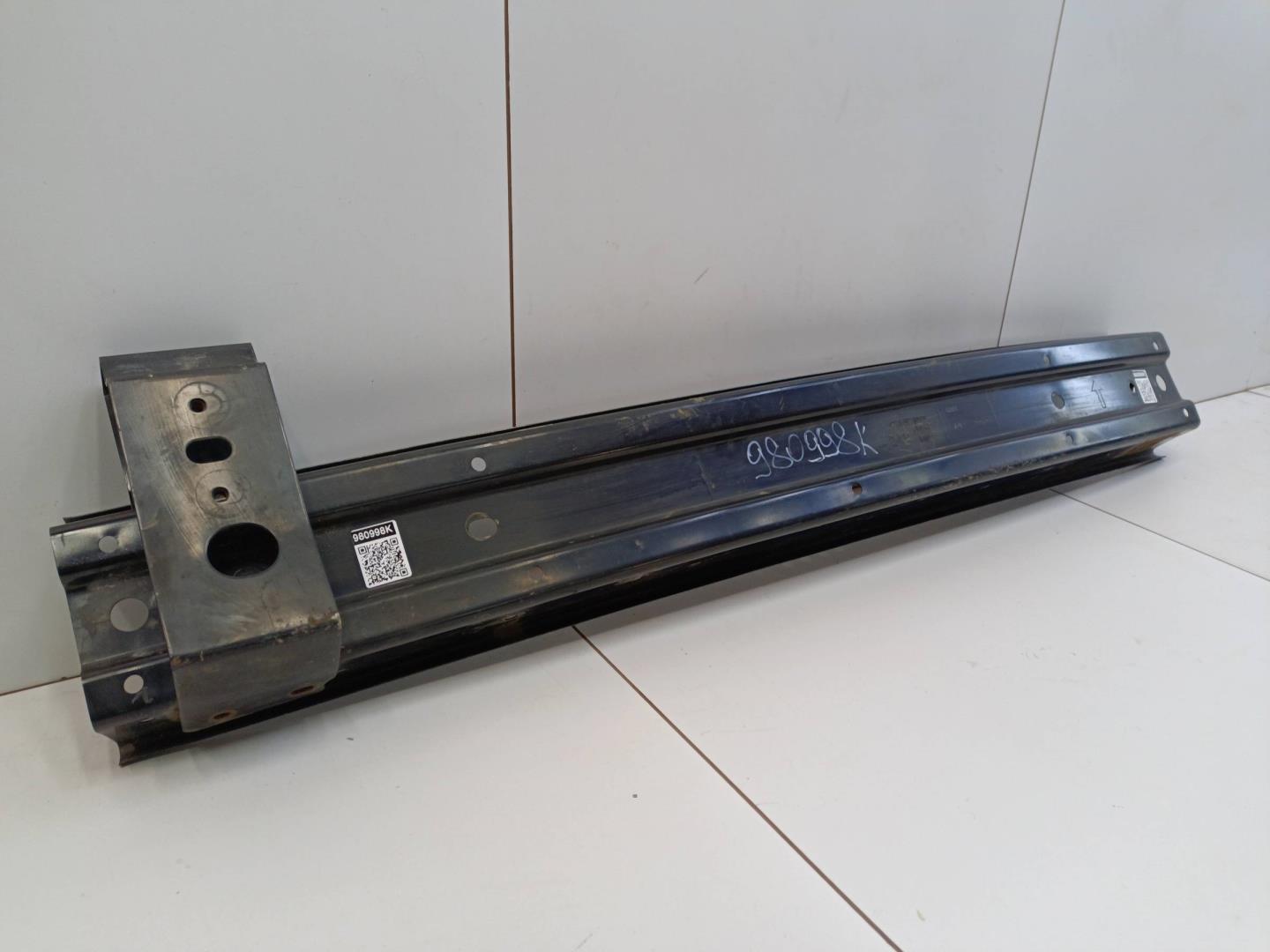 Усилитель переднего бампера