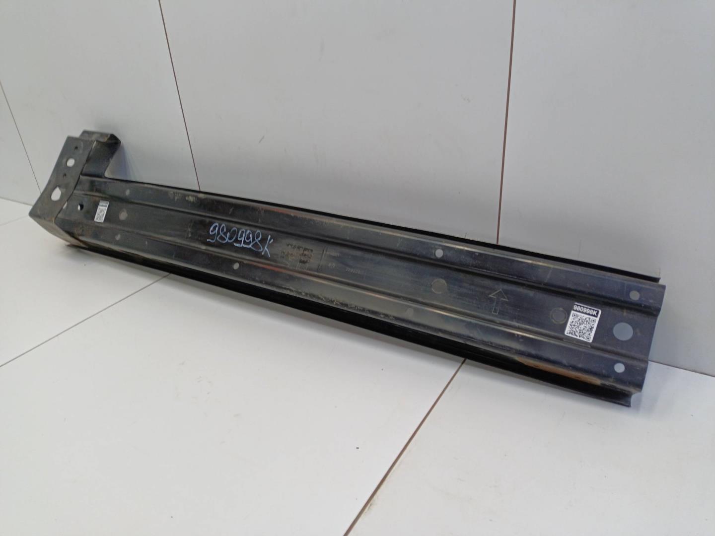 Усилитель переднего бампера