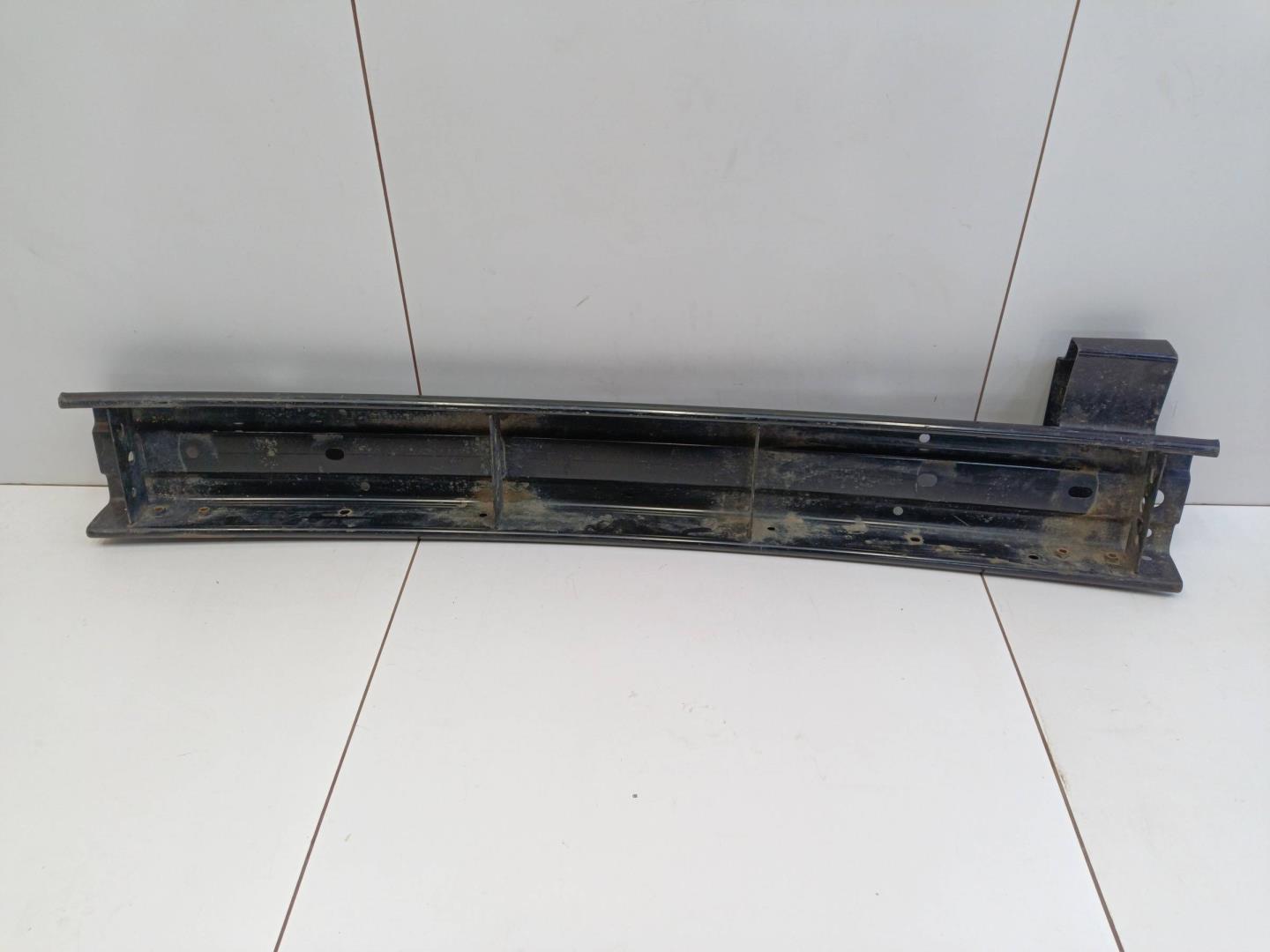 Усилитель переднего бампера