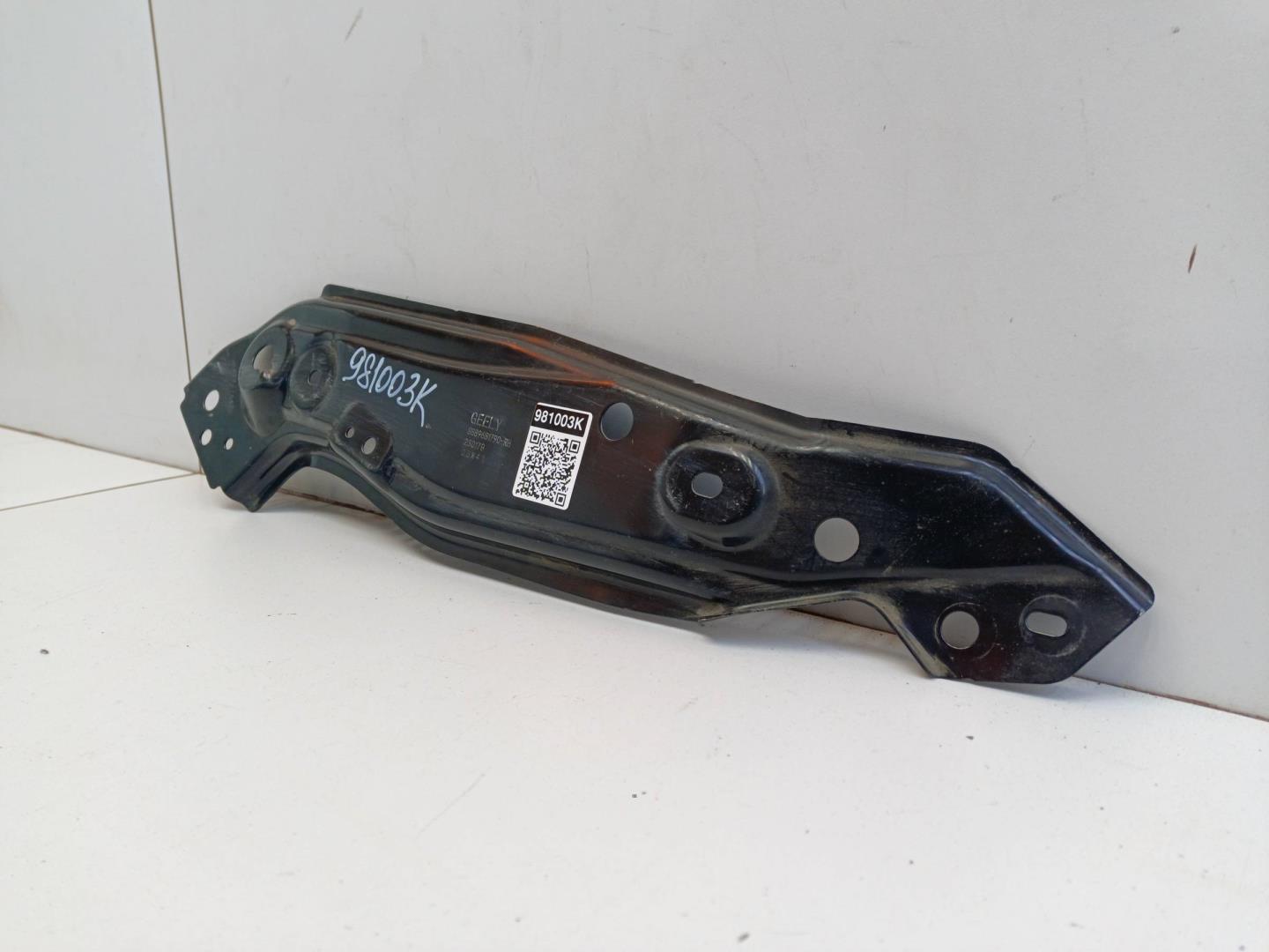 Кронштейн передней панели