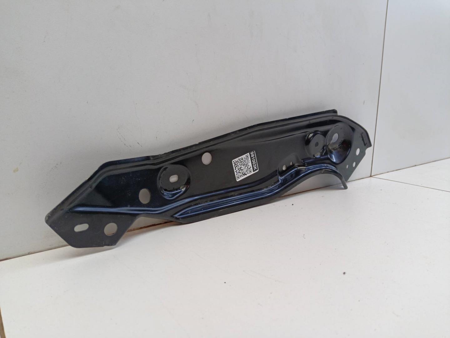 Кронштейн передней панели