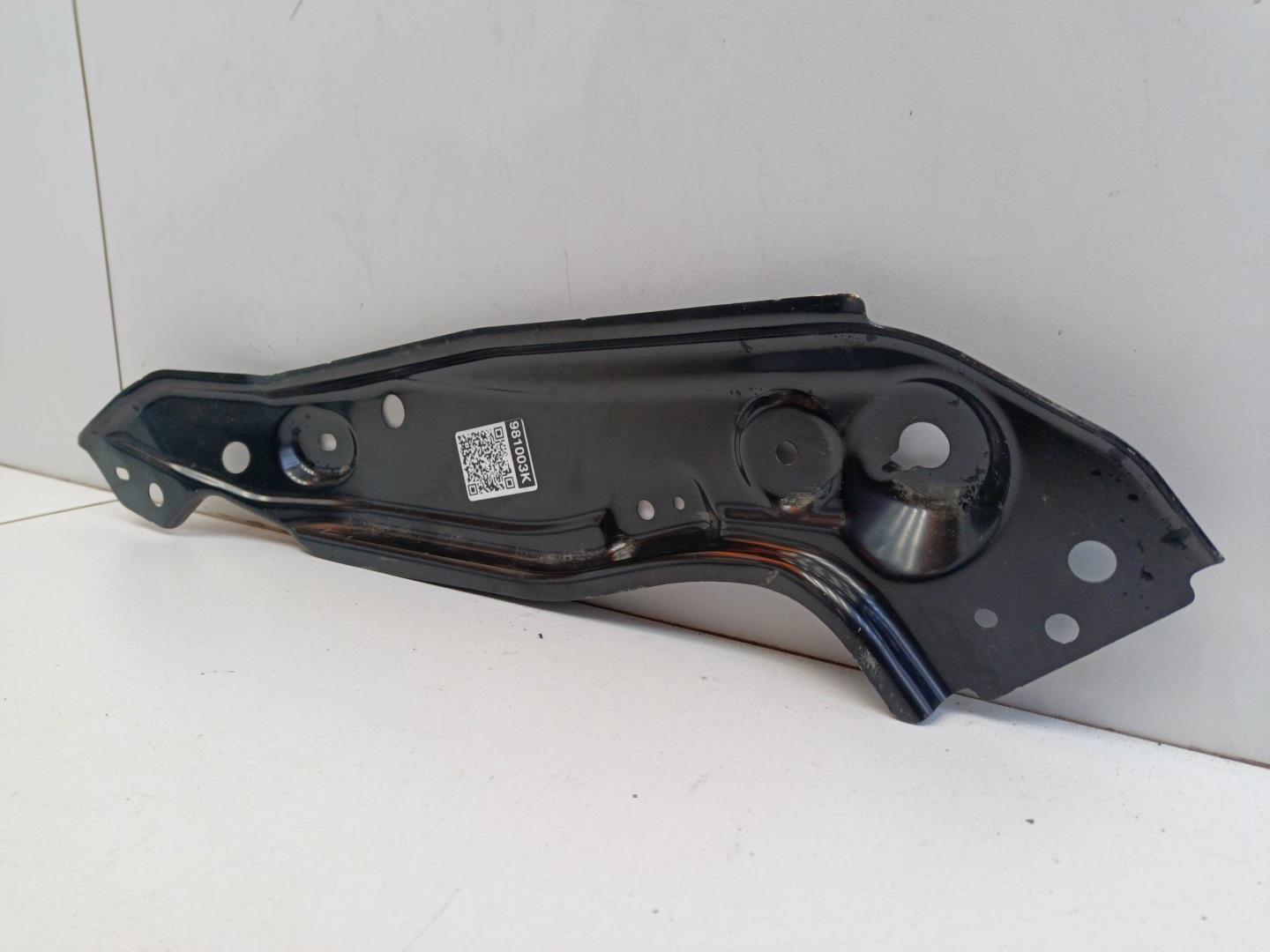 Кронштейн передней панели