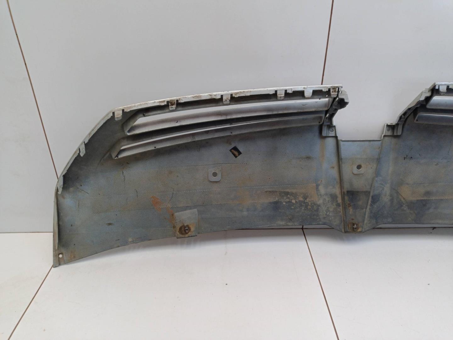 Накладка переднего бампера