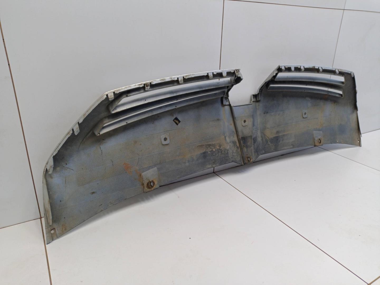 Накладка переднего бампера