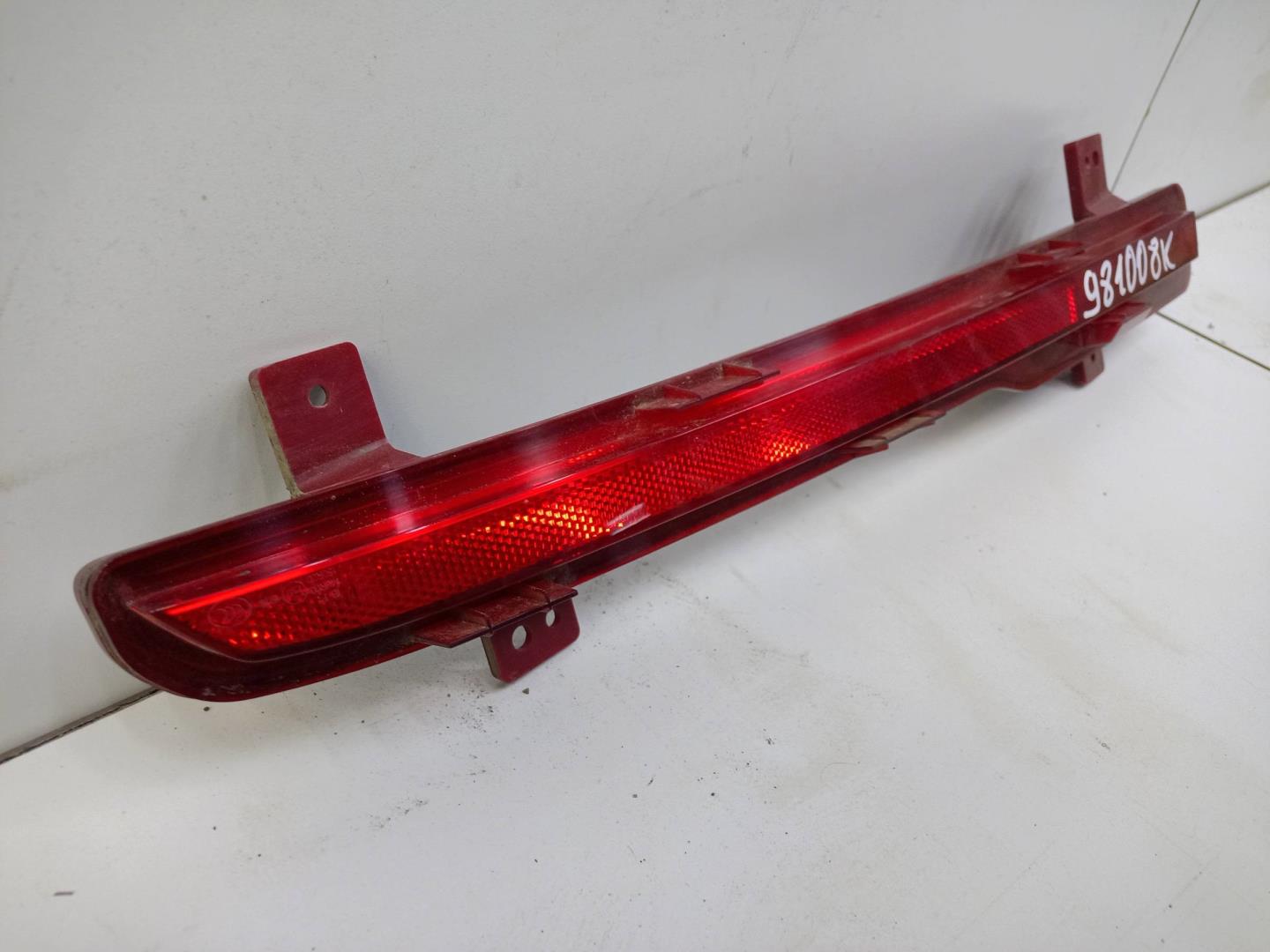 Отражатель в бампер задний правый