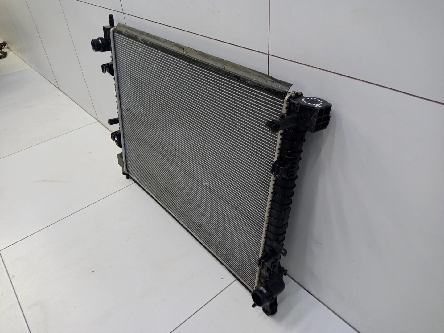 Радиатор охлаждения двигателя основной