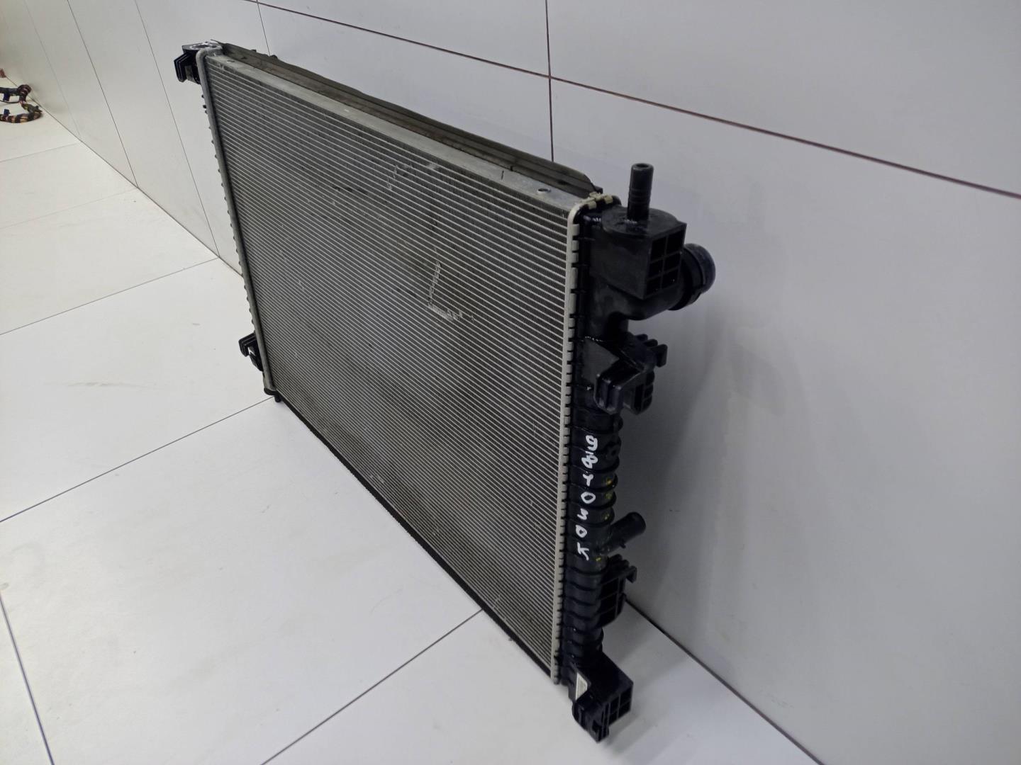 Радиатор охлаждения двигателя основной