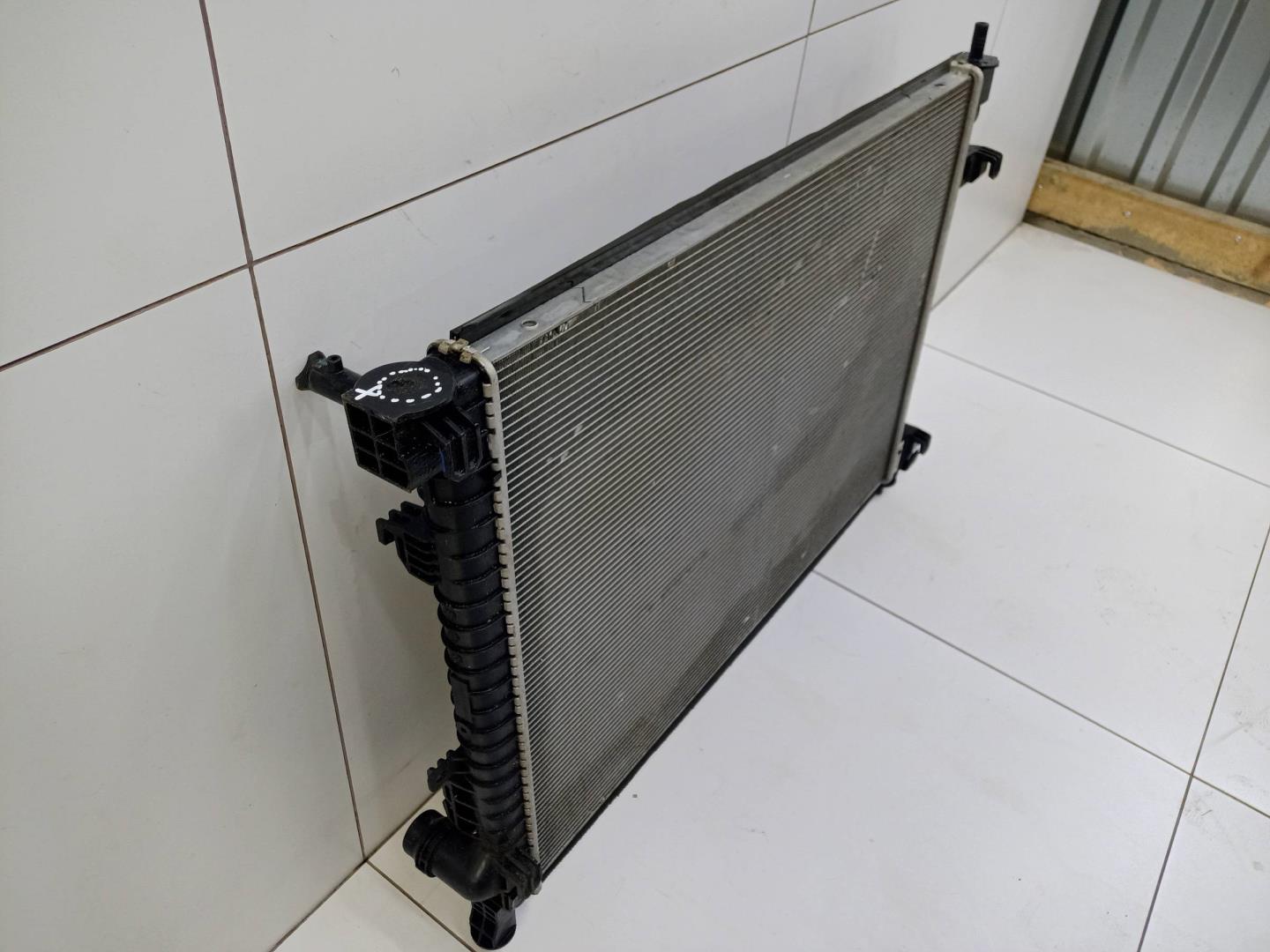 Радиатор охлаждения двигателя основной