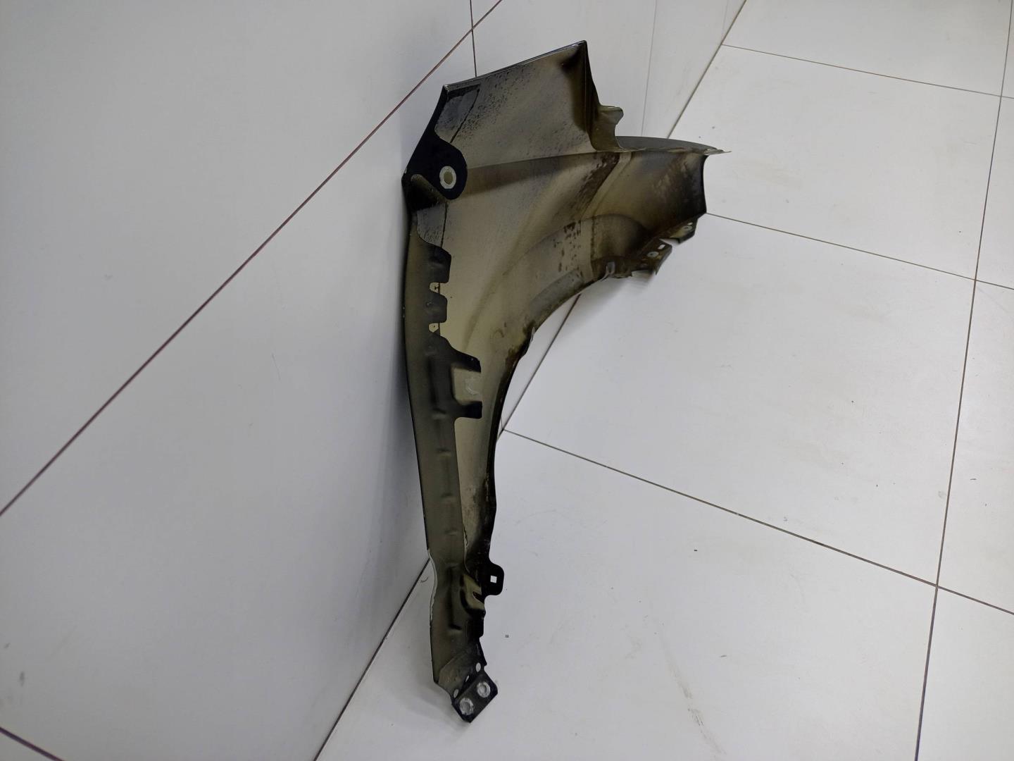 Крыло переднее левое