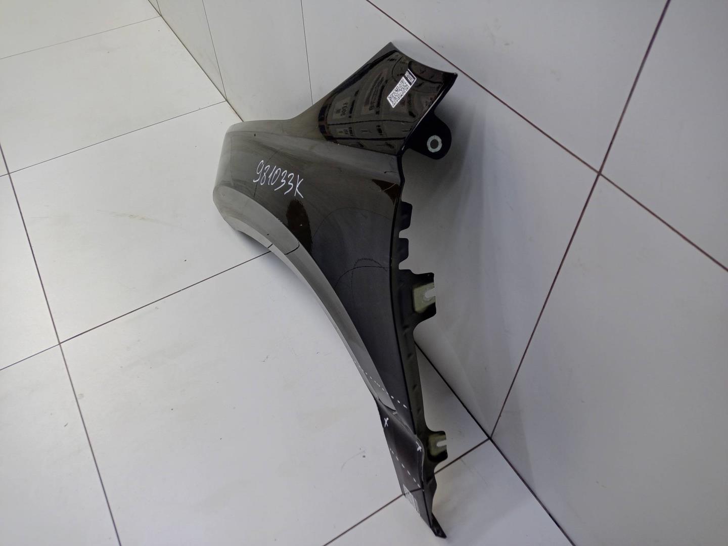 Крыло переднее левое