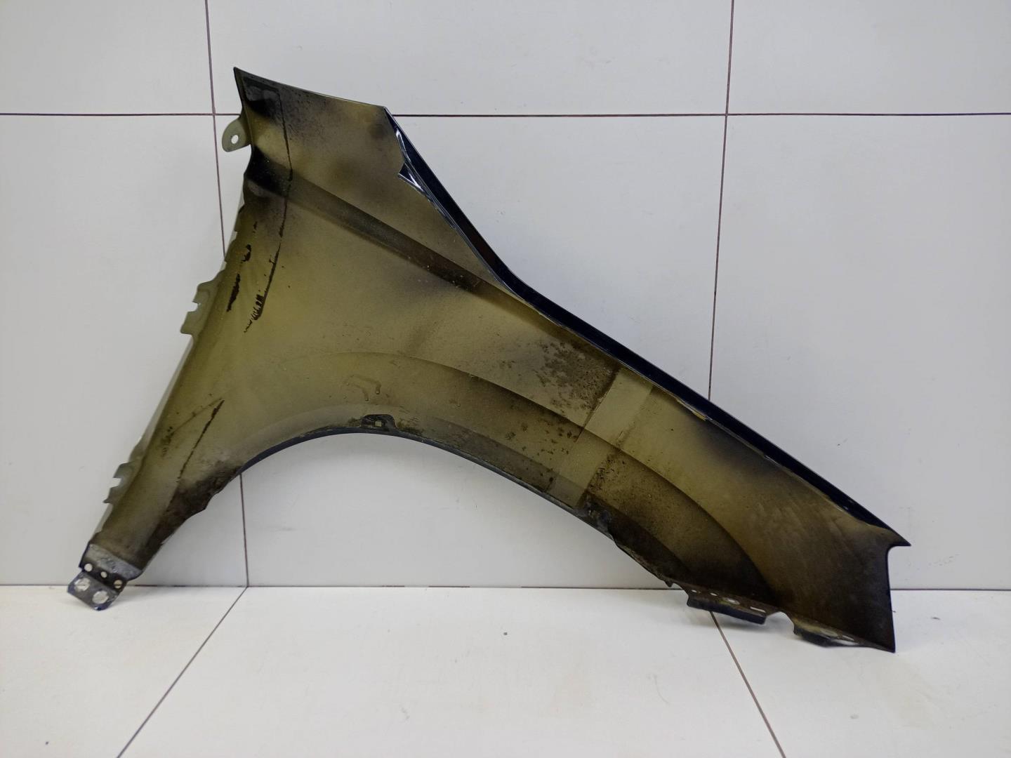 Крыло переднее левое